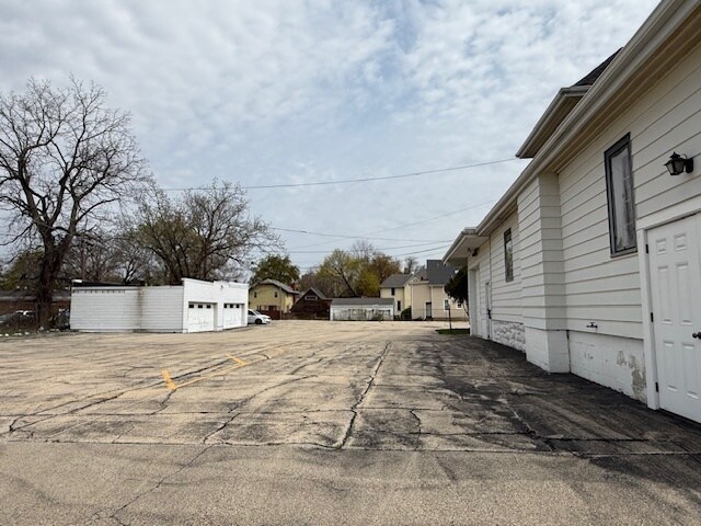 More Photos Of 304 N 5th St, Rockford Specialty For Sale