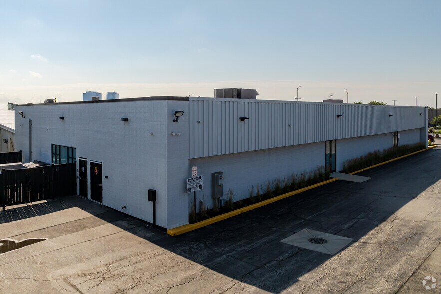 More Photos Of 820 E Golf Rd, Schaumburg Freestanding For Lease