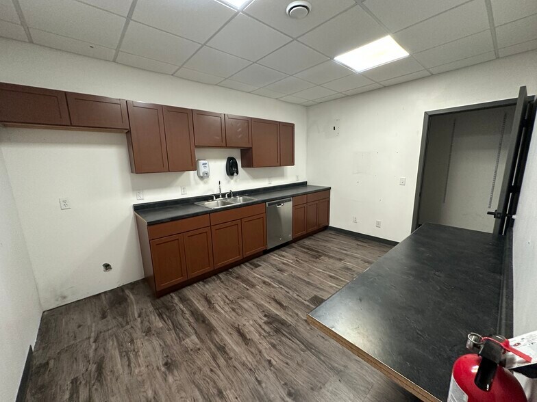 More Photos Of 2233 N Burdick St, Kalamazoo Freestanding For Sale