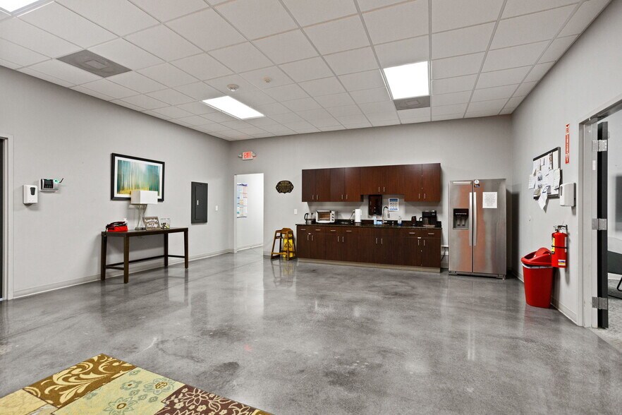 More Photos Of 340 Interstate Blvd, Greenville Warehouse For Sale