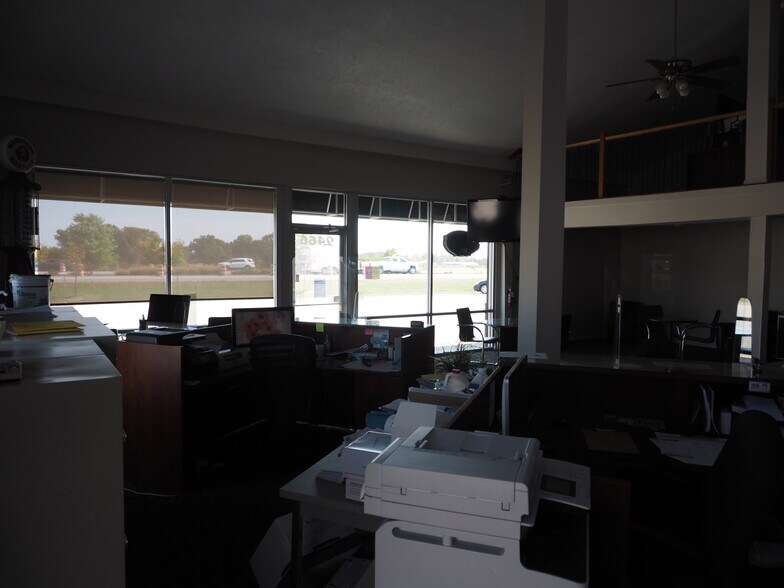 More Photos Of 9430 N Karen Dr, Mooresville Light Distribution For Lease