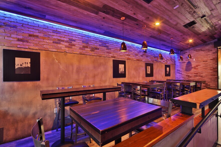 More Photos Of 10964 Ventura Blvd, Studio City Restaurant For Lease