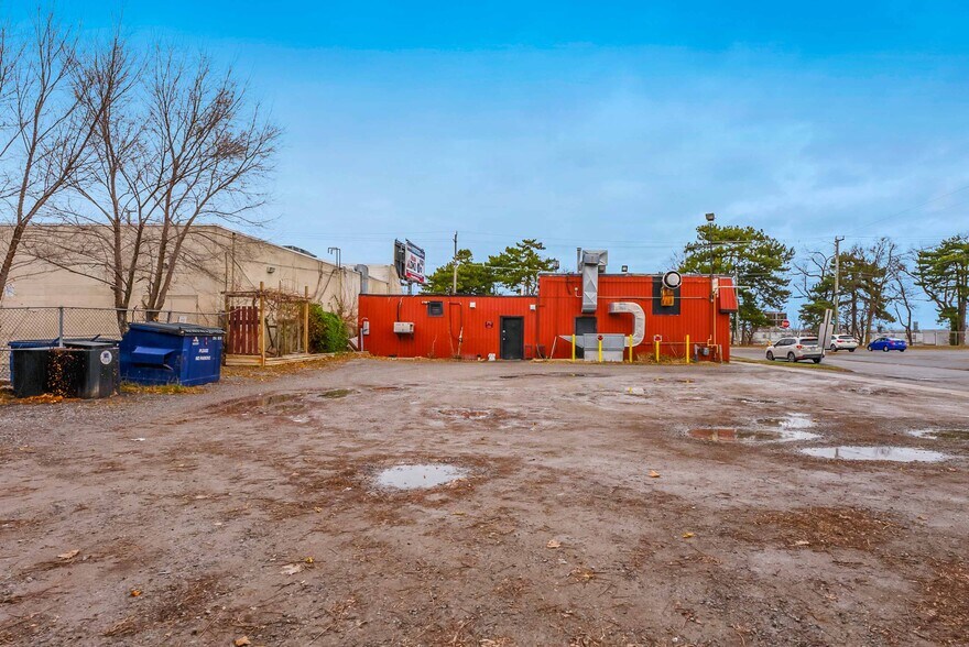 More Photos Of 231 St Paul St W, St Catharines General Retail For Sale