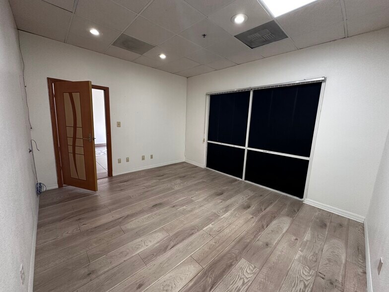 More Photos Of 3140 Polaris Ave, Las Vegas Light Distribution For Lease