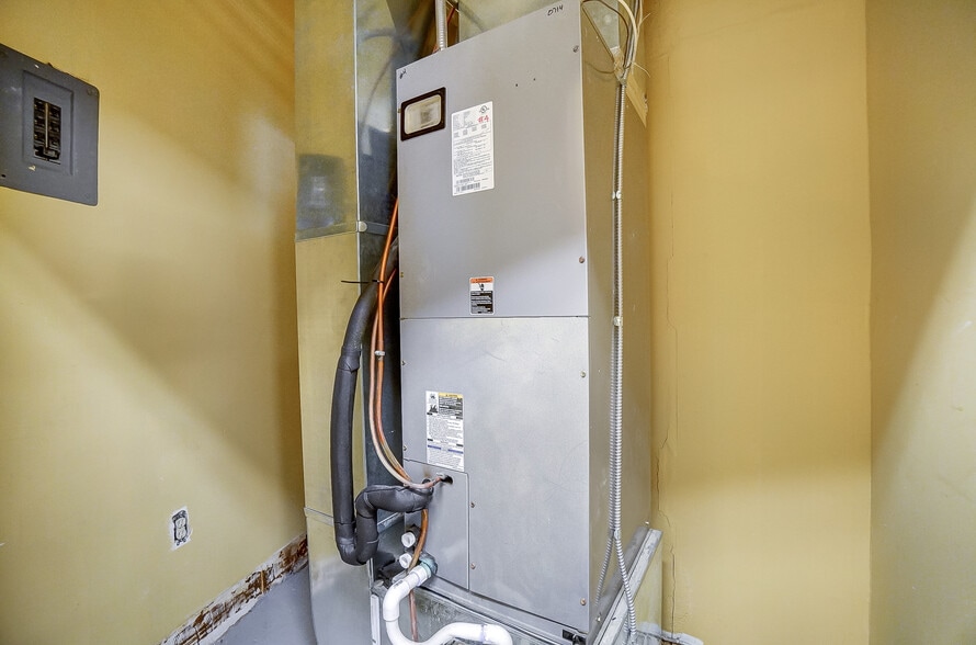 More Photos Of 3925-3927 Brotherton Rd, Cincinnati Office For Sale