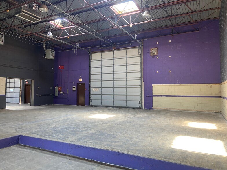 More Photos Of 3560-3570 Western Ave, Highland Park Freestanding For Lease