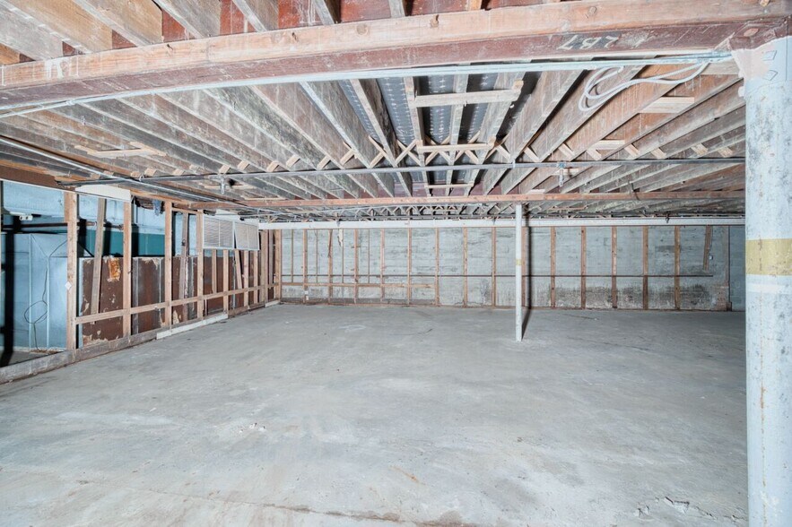 More Photos Of 326 Chestnut St, Virginia Storefront Retail Office For Sale