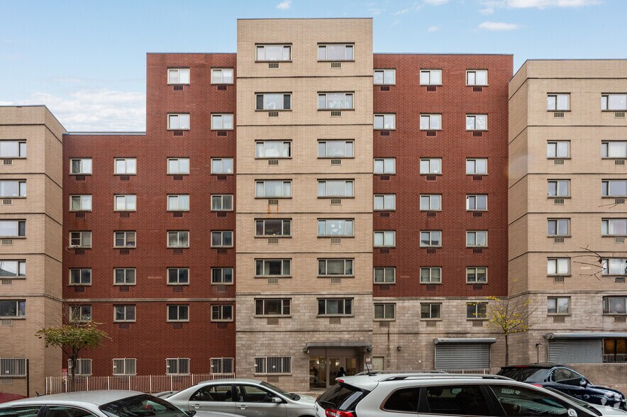 More Photos Of 1926 Crotona Pky, Bronx Apartments For Lease