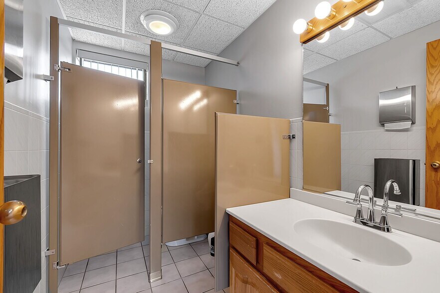 More Photos Of 1783 Kenmore Ave, Kenmore Warehouse For Sale
