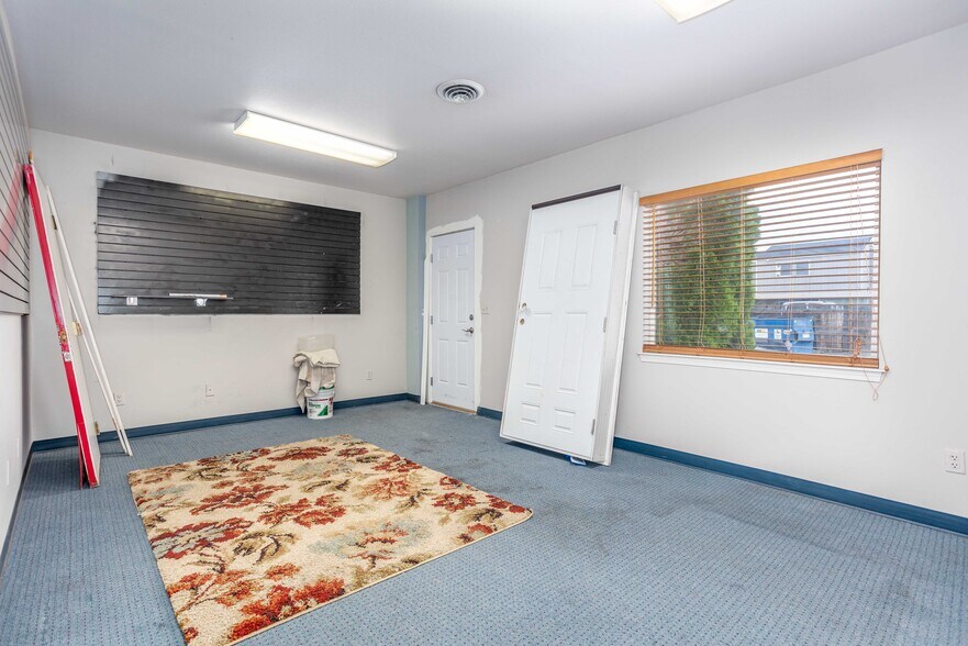 More Photos Of 5428 W Clearwater Ave, Kennewick Storefront Retail Office For Lease