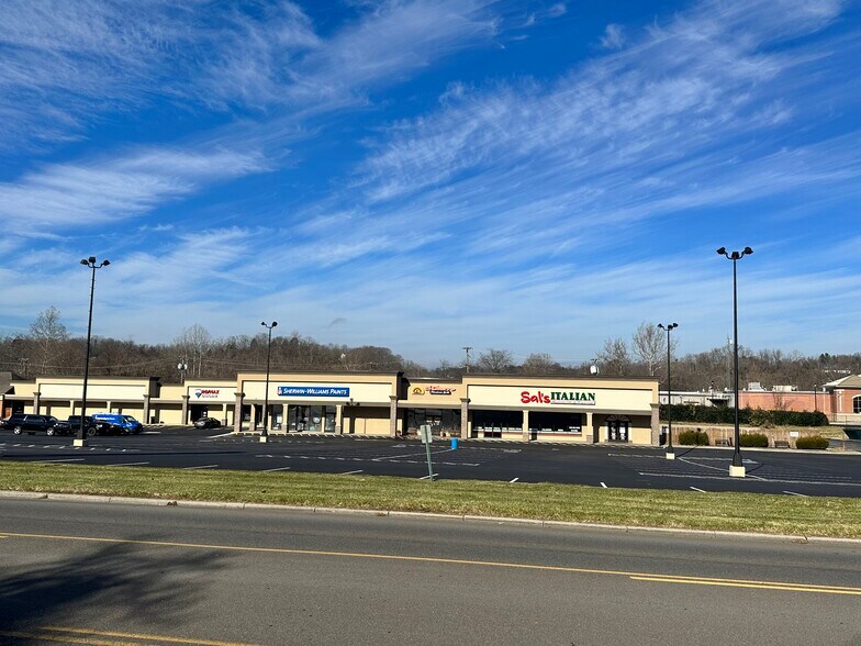 More Photos Of 719-725 W Main St, Radford Unknown For Lease