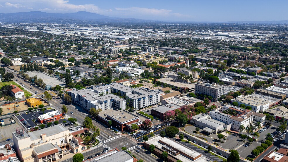 More Photos Of 444 N Harbor Blvd, Fullerton Storefront For Lease