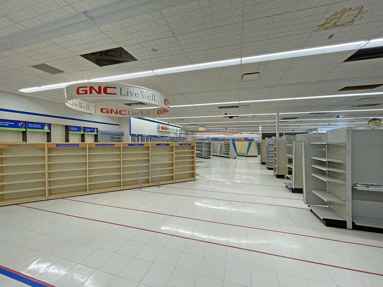 More Photos Of 1401 W Main St, Lowell Freestanding For Sale