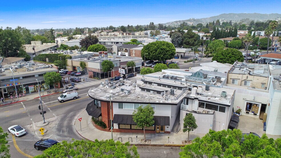 More Photos Of 144-150 S Barrington Ave, Los Angeles Storefront Retail Office For Sale