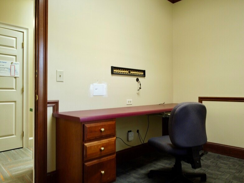 More Photos Of 3218 Mill St, Covington Medical For Sale