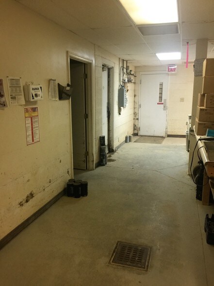 More Photos Of 200 Aviation Dr, Winchester Office For Sale