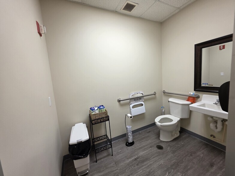 More Photos Of 2100 Aloma Ave, Winter Park Medical For Lease