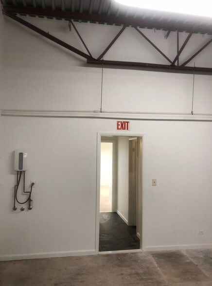 More Photos Of 100 SW 15th St, Fort Lauderdale Warehouse For Lease