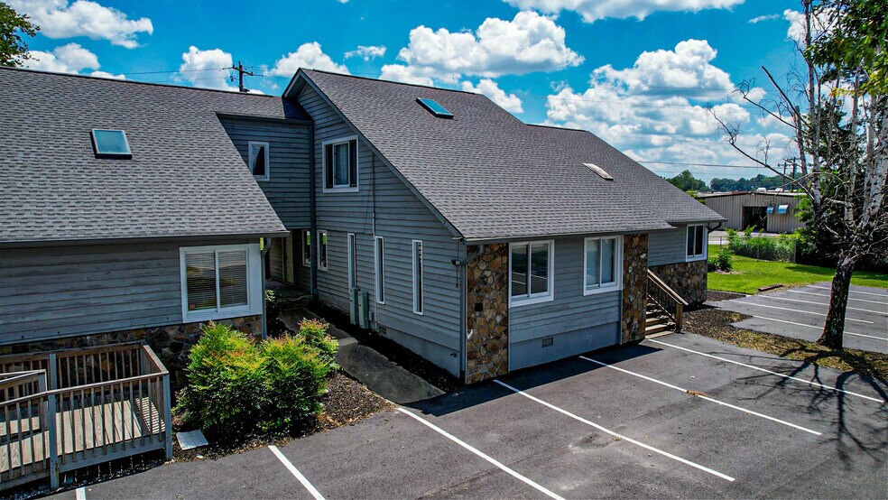 More Photos Of 5030 Hendersonville Rd, Fletcher Office For Sale