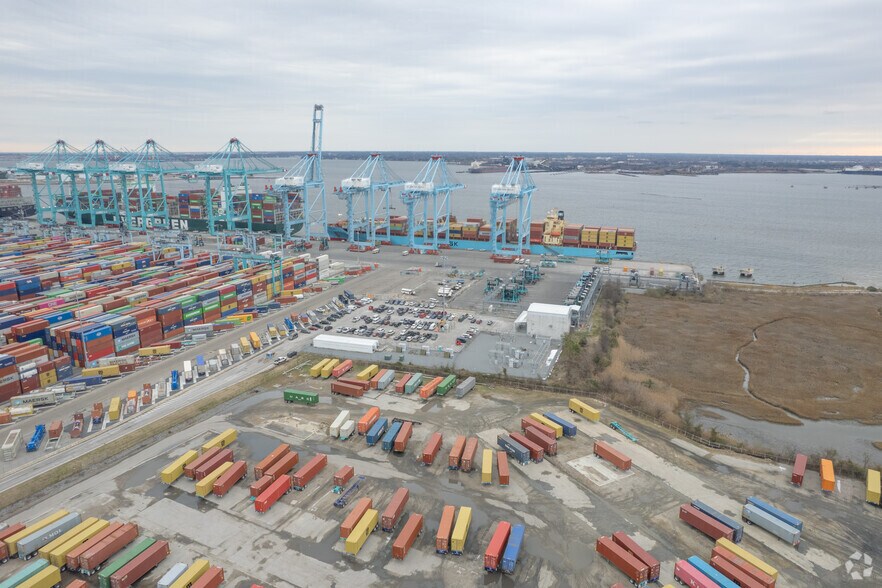 Primary Photo Of 1 Wild Duck Ln, Portsmouth Warehouse For Lease
