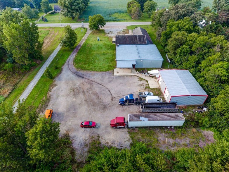 More Photos Of 20660 W Bowling Green Road, Weston Auto Repair For Lease