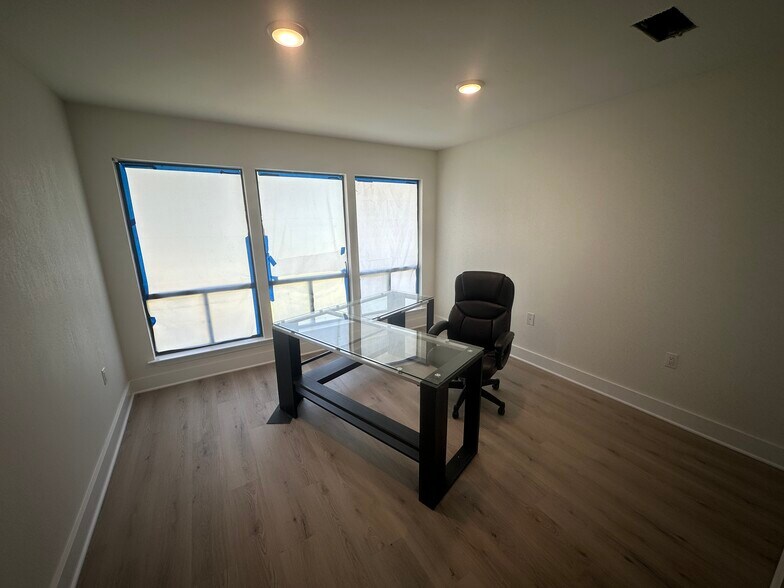 More Photos Of 6851 Palafox St, Pensacola Medical For Sale