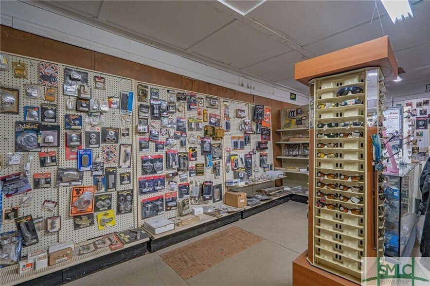 More Photos Of 895 W Highway 80, Eden General Retail For Sale