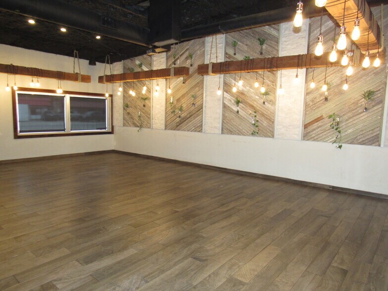 More Photos Of 802 S Main St, Belton General Retail For Sale