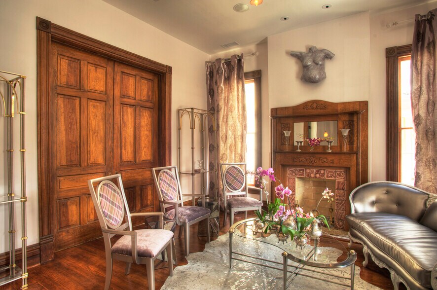 More Photos Of 2509 Thomas Ave, Dallas Freestanding For Lease