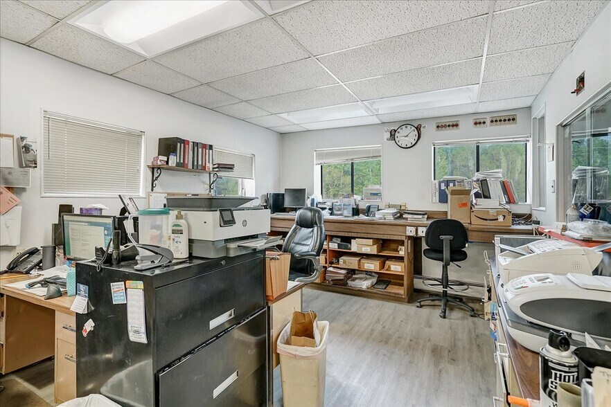 More Photos Of 85 Kaufman Rd, Monticello Distribution For Sale