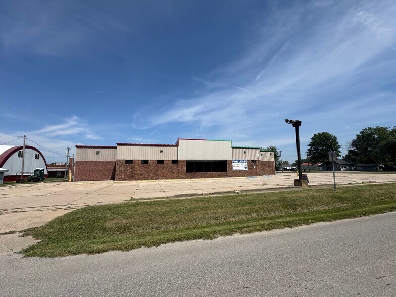 More Photos Of 109 E Clark St, La Plata Freestanding For Lease