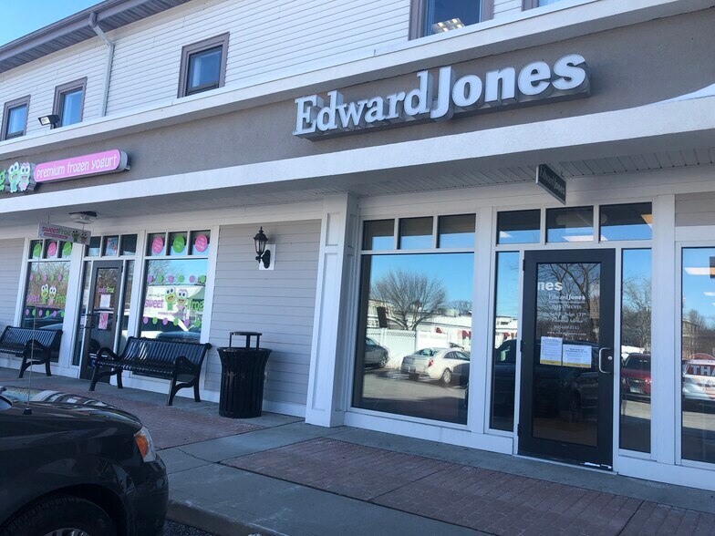 More Photos Of 63 Hebron Ave, Glastonbury Storefront For Lease