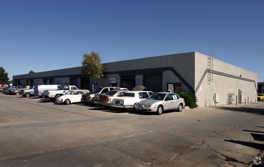 More Photos Of 472 Laredo St, Aurora Light Distribution For Lease