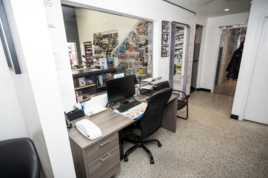 More Photos Of 802-812 W Washington Ave, Escondido Service For Sale