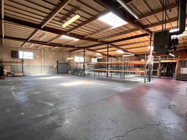 More Photos Of 936-938 61st St, Oakland Warehouse For Lease