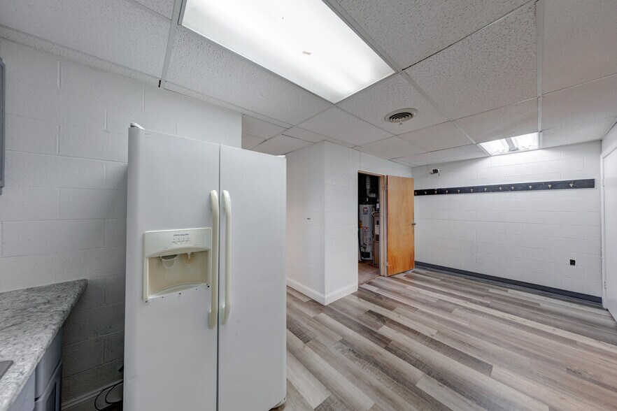 More Photos Of 5218-5230 Keystone Ct, Indianapolis Unknown For Lease