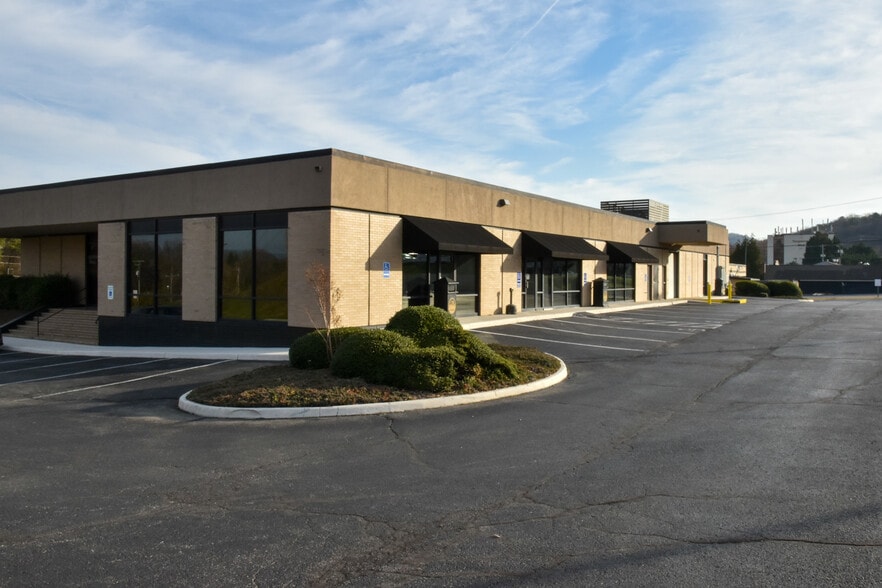 More Photos Of 3825 Electric Rd, Roanoke Storefront Retail Office For Lease