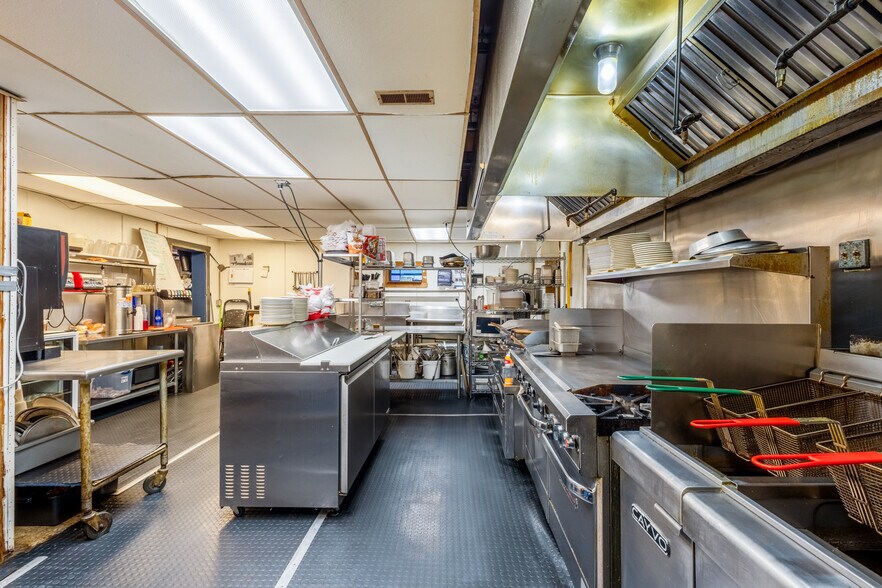 More Photos Of 1600 State St, Blair Restaurant For Sale