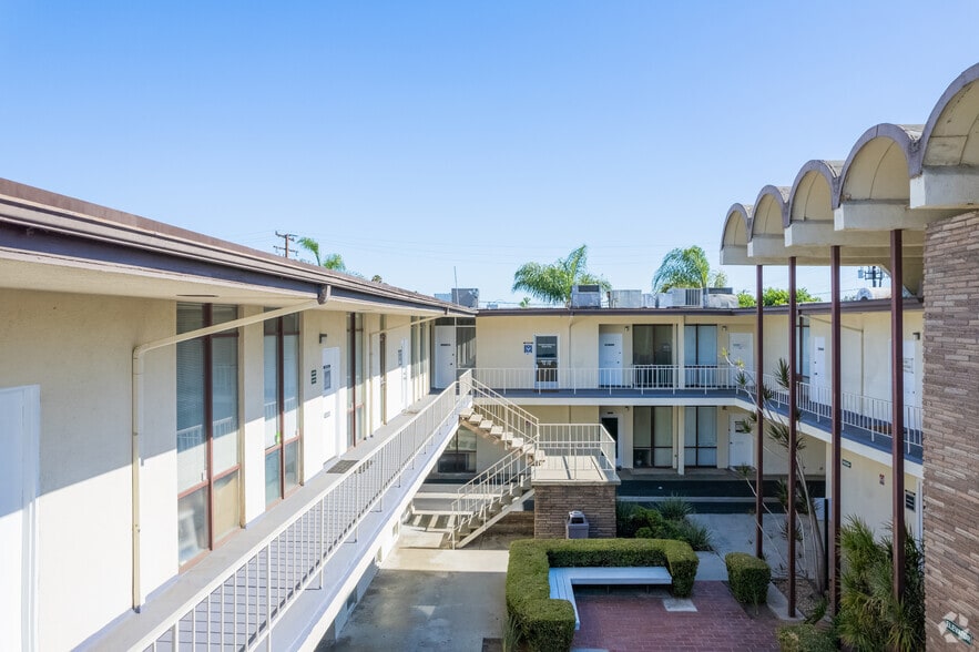 More Photos Of 3840 Woodruff Ave, Long Beach Medical For Lease