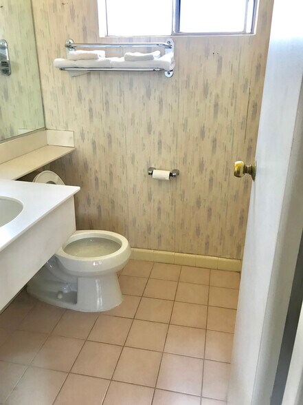 More Photos Of 1214 E Route 66 Blvd, Tucumcari Hotel For Sale