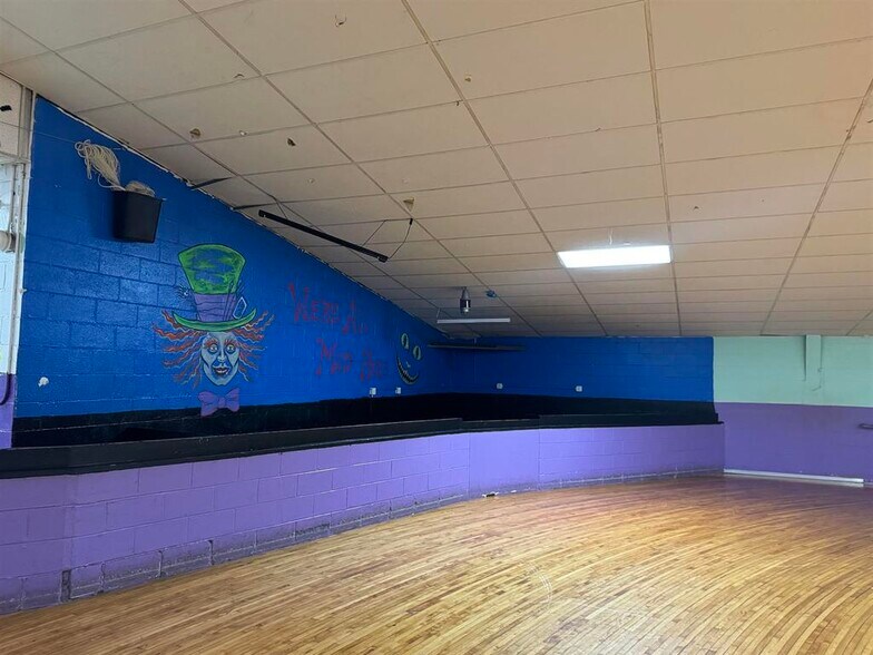 More Photos Of 137 7th Ave, Huntington Skating Rink For Sale