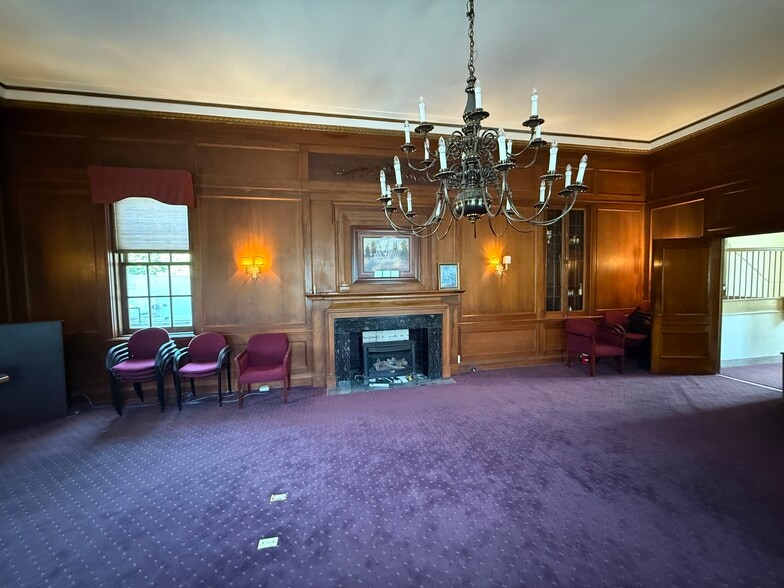 More Photos Of 27 Main St, Kingston Bank For Sale