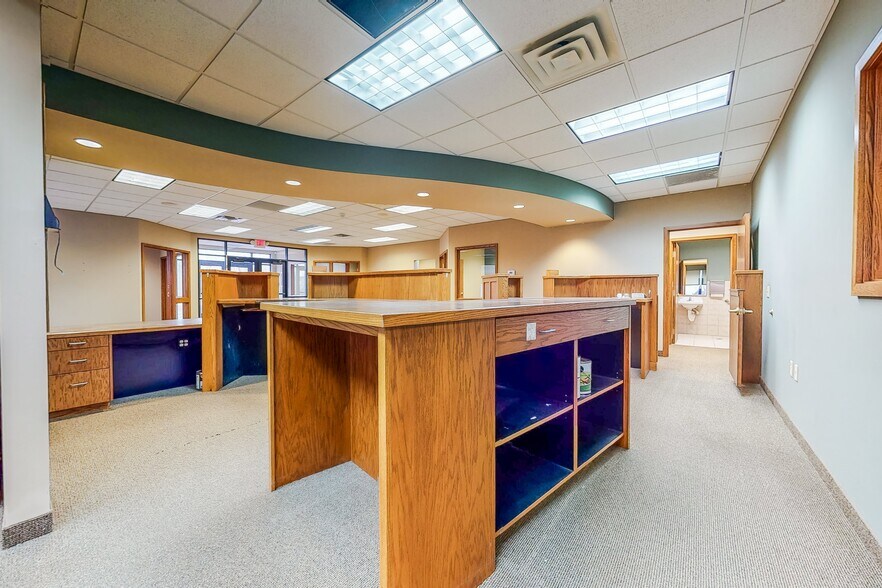 More Photos Of 11175 205th St W, Lakeville Storefront Retail Office For Lease