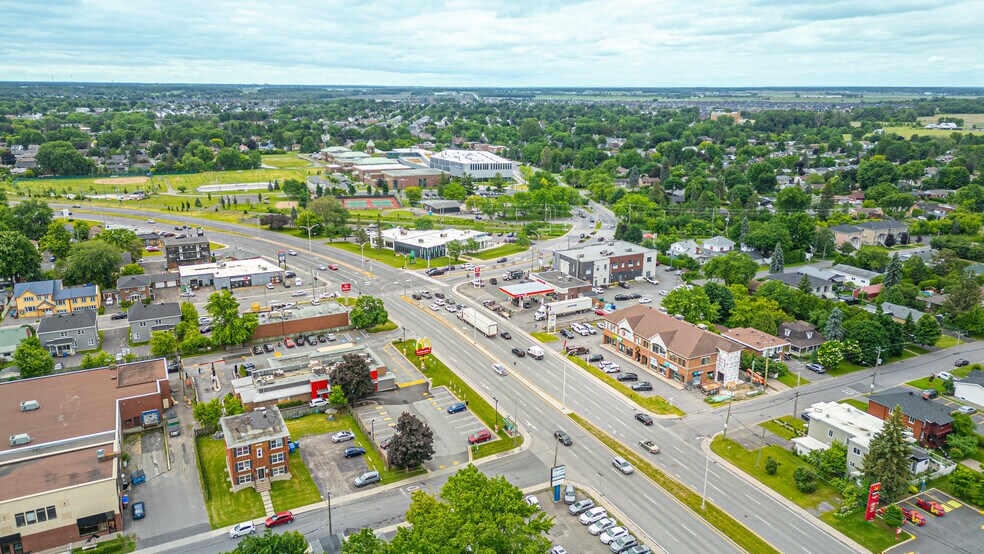 More Photos Of 900 Boul De Périgny, Chambly Freestanding For Lease