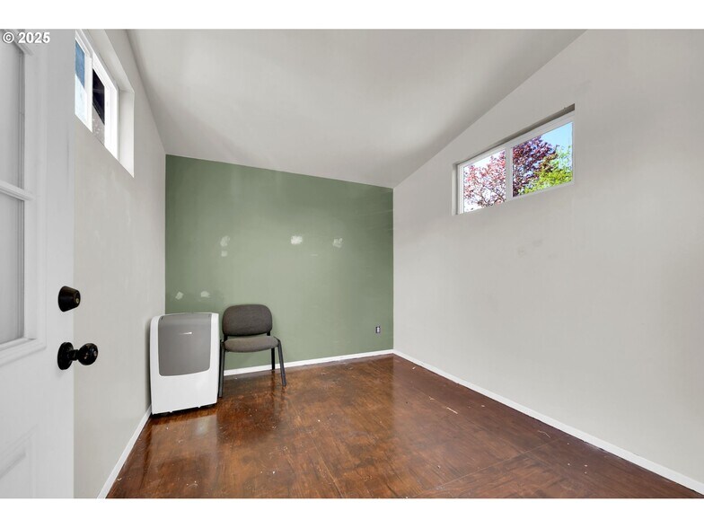 More Photos Of 1413 Charnelton St, Eugene Office For Sale