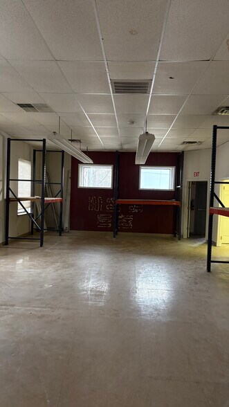 More Photos Of 400 Lincoln Ave, Hatboro Light Distribution For Lease