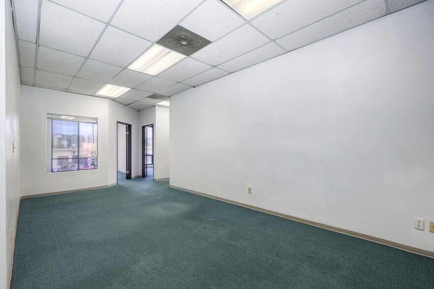 More Photos Of 5959 Mission Gorge Rd, San Diego Office For Sale