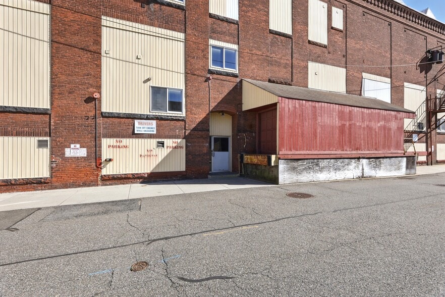 More Photos Of 1 Bigelow St, Holyoke Warehouse For Sale
