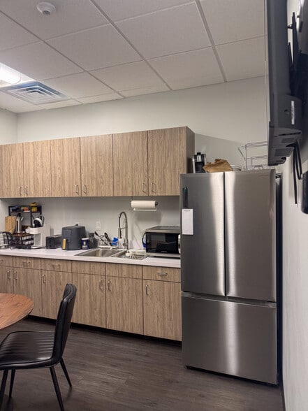 More Photos Of 2950 W Horizon Ridge Pky, Henderson Office For Sale