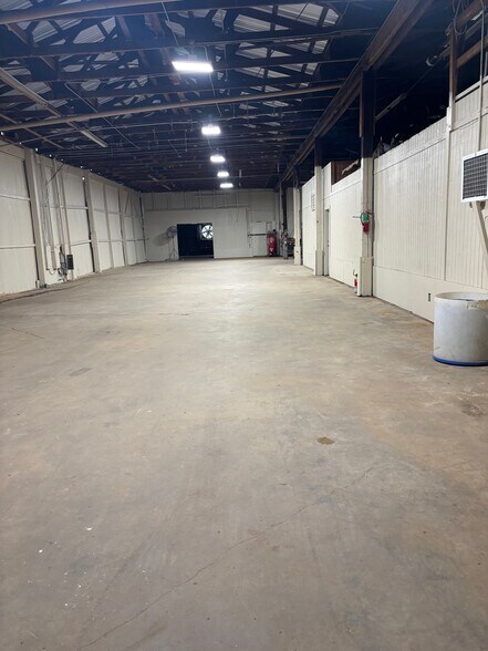 More Photos Of 813 King Plz, Shreveport Industrial For Lease